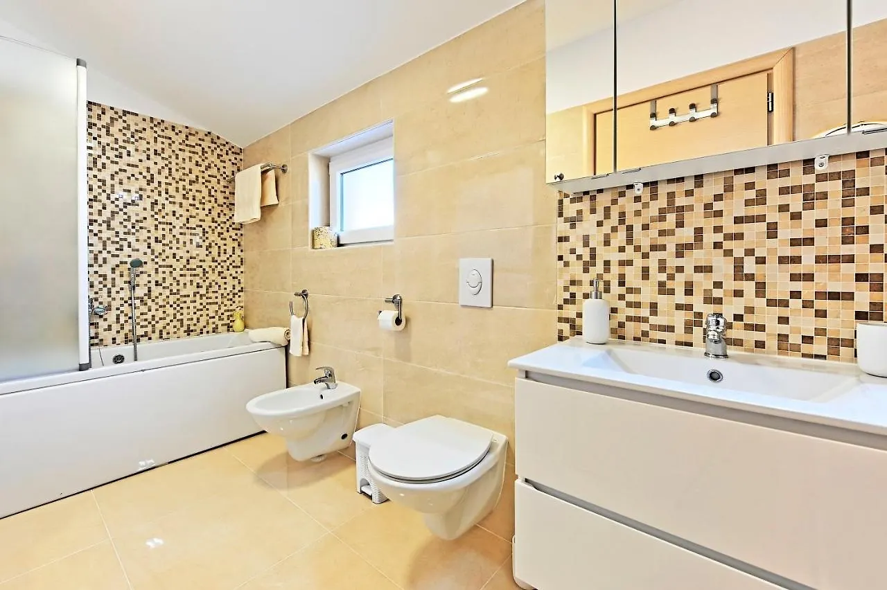 Casa Tara Three-Bedroom Holiday Home Pula