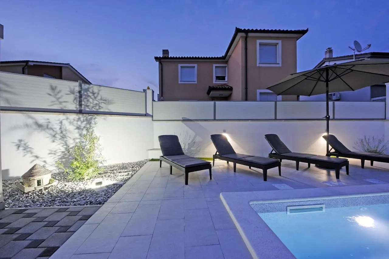 Casa Tara Three-Bedroom Holiday Home Pula